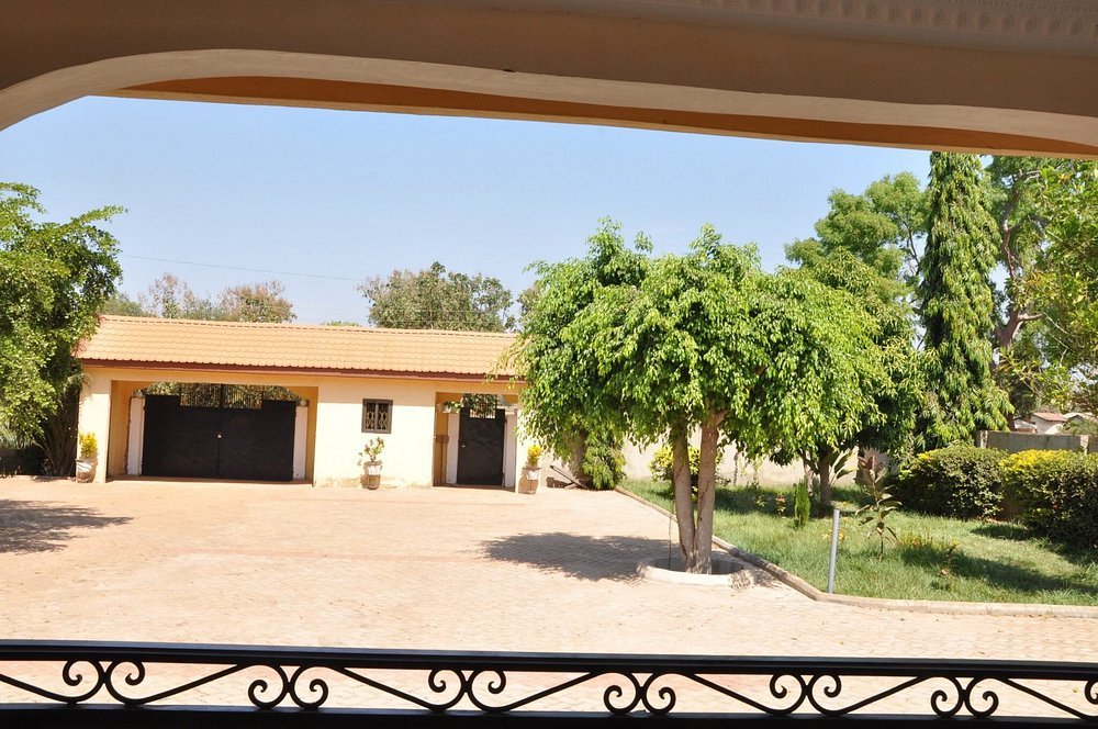 PLATINUM GUEST LODGE