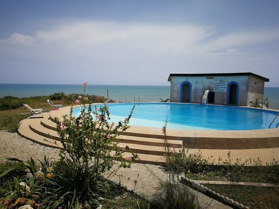 Biriwa Beach Hotel