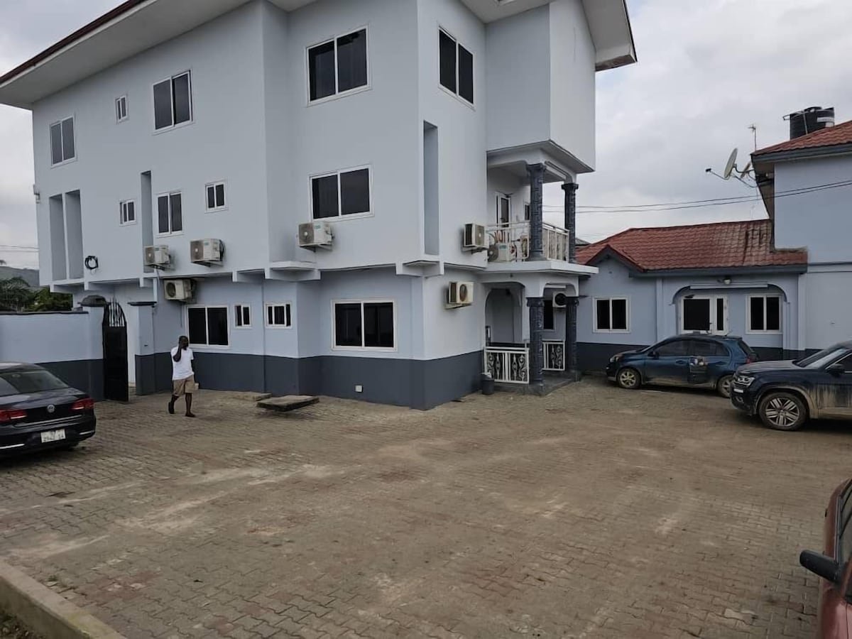ROYAL TRIANGLE GUEST HOUSE
