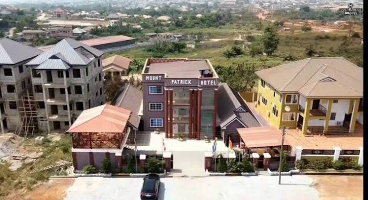 Mount Patrick Hotel