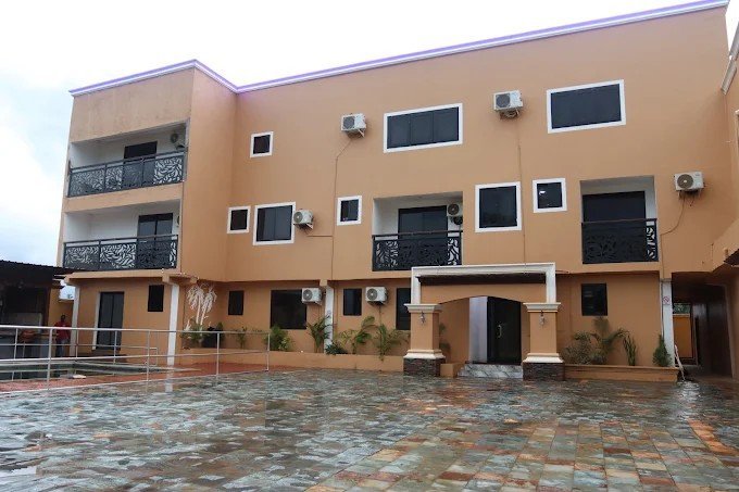 Oli's Luxury Hotel