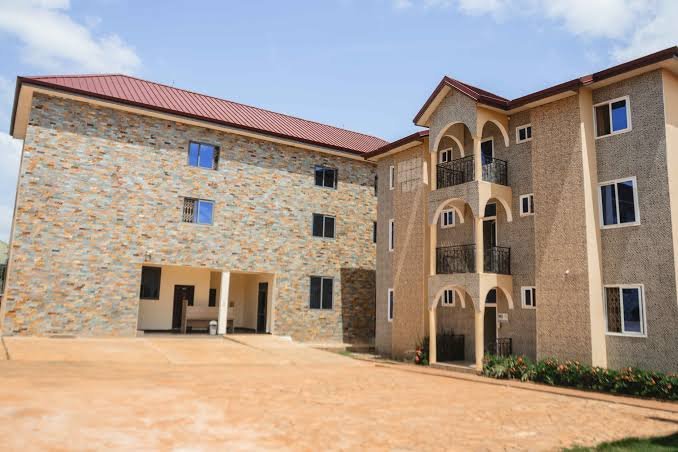 Lawnia Hotel