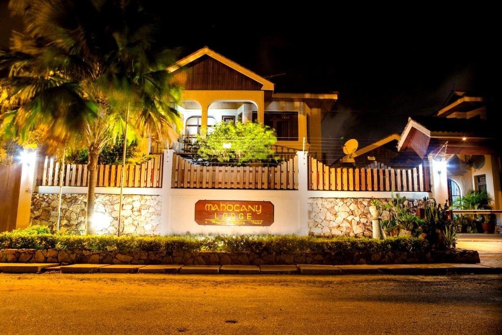 Mahogany Lodge