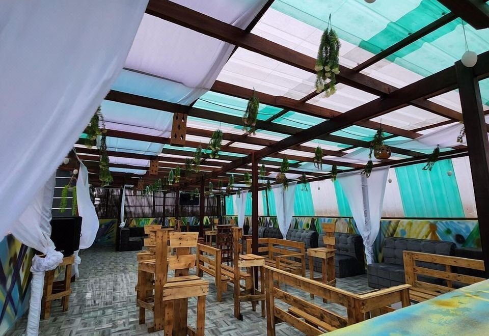 696 Arena Hotel
