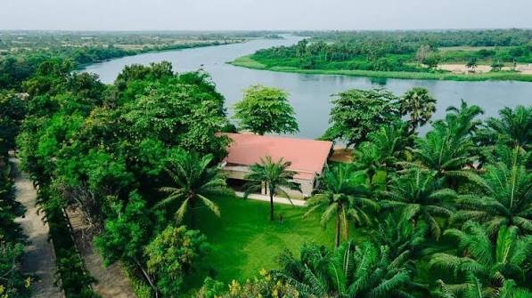 E & A Waterfront Resort