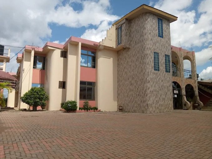 Peanas Lodge